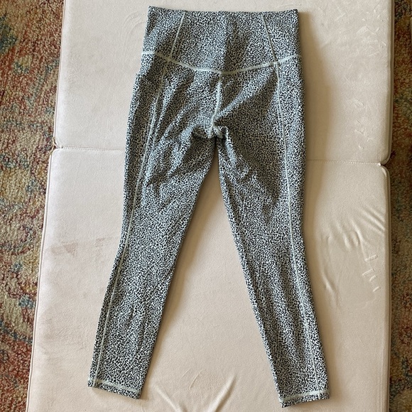 Athleta “salutation stash textured tight” - Picture 2 of 3